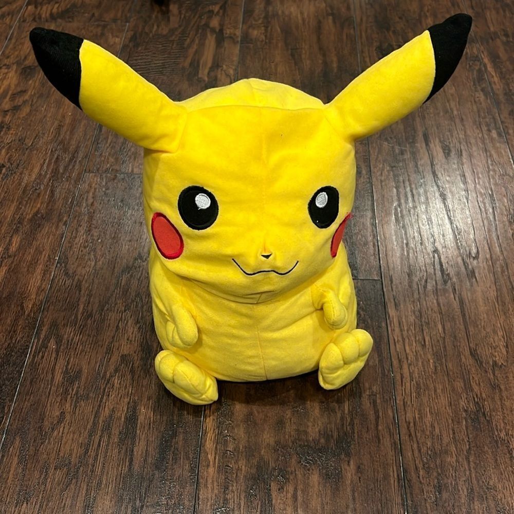2011 16" Pokemon Pikachu Plush w/ Tail!